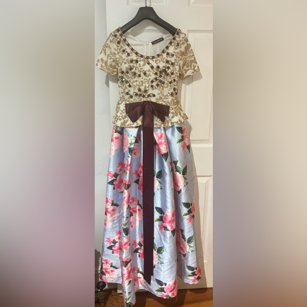Stunning mother of the bride embroidered dress.